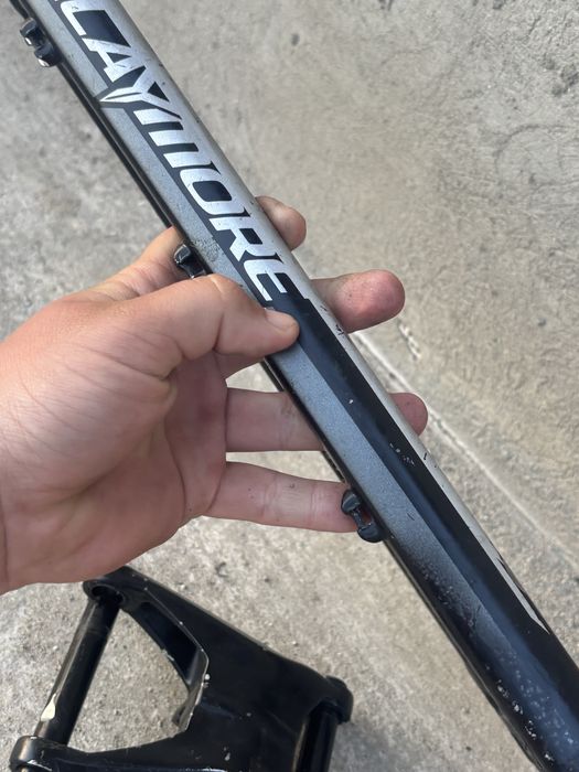 Se vinde ce este in poza piesele au fost pe un canndoale claymore 2012 si furca este de 1.5 si shoku specific claymore