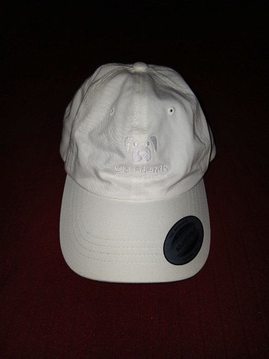 Из США, белая кепка от бренда Old Friends.