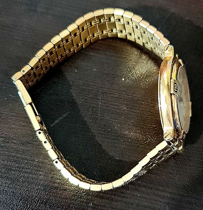 GUCCI ceas unisex vintage , damă in stare foarte buna , placat cu aur
