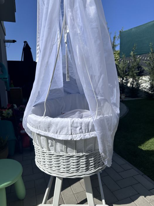 Parut- cos bebelus cu baldachin