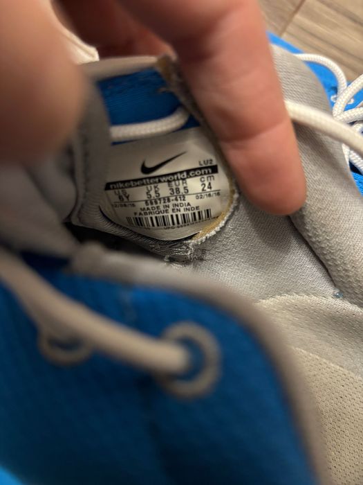 Маратонки  NIKE.