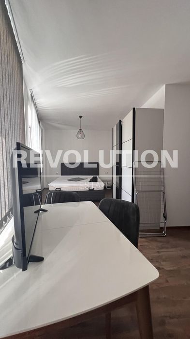 Дава се под наем Едностаен апартамент в Варна, Център - 35 кв.м за 500 € - Снимка #2