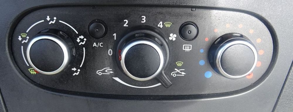 Panou comanda AC Dacia Logan 0.9 TCE din 2013 volan pe stanga