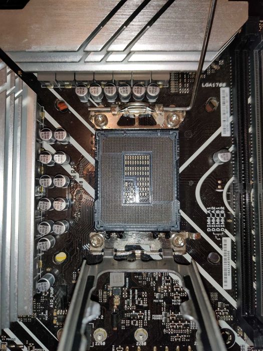 Дъно Asus Z690 P D4 (BIOS проблем)