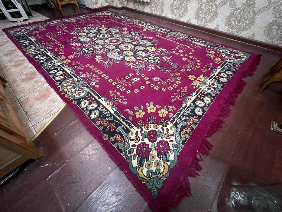 Ковер в хорошем состоянии