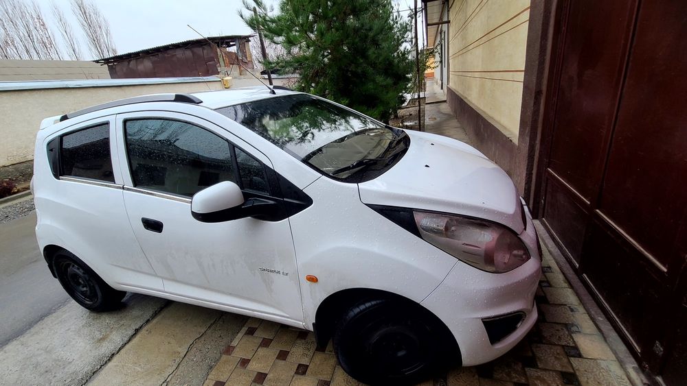 Spark avtomobil sotiladi