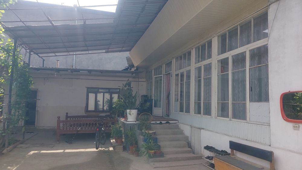 Uy sotila 5.5 yarim sotih suv gaz muamo yoq svet ochmaydi