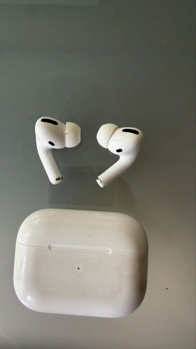 AirPods Pro 1-во поколение – работи само дясната слушалка – €20