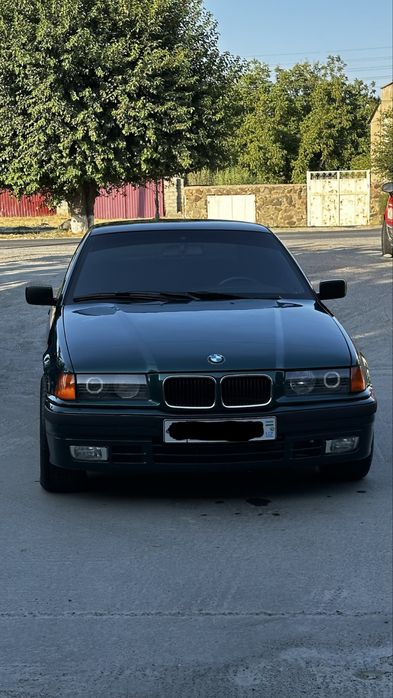 BMW E36 — chiroyli holatda, o‘ziga xos avtomobil