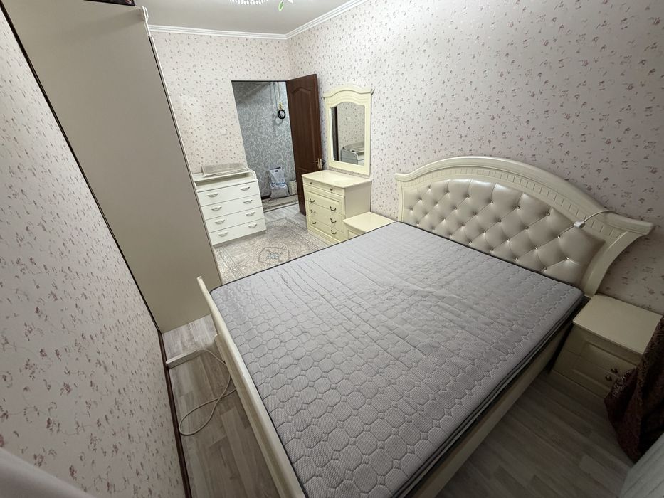 Спальный гарнитур, кровать тумбы, зеркало, шкаф