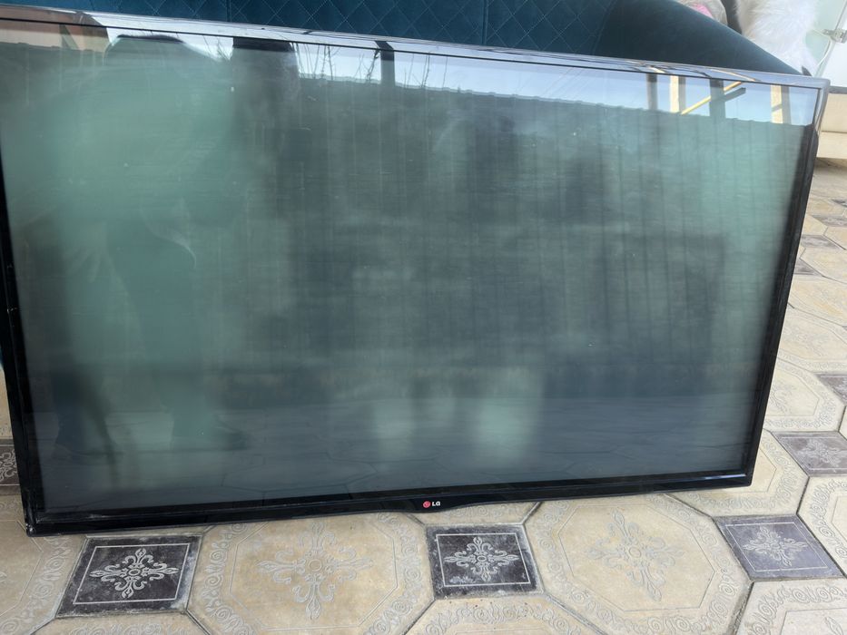 Продам телевизор на запчасти