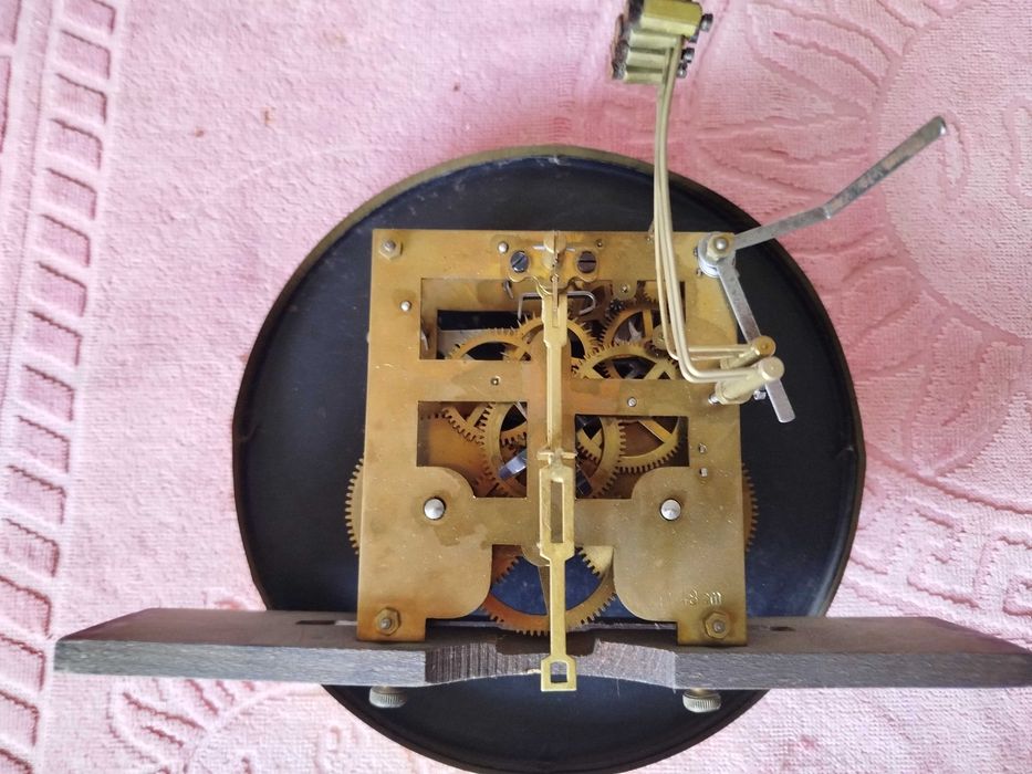 Стар стенен часовник