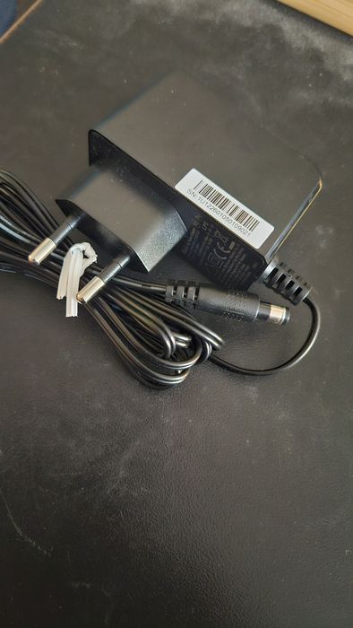 Alimentatoare 12V 1.5A si 13V 1A