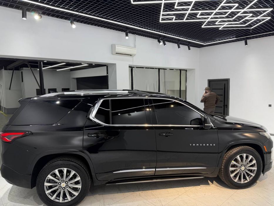 Traverse premier sotiladi 2023yil qora rang