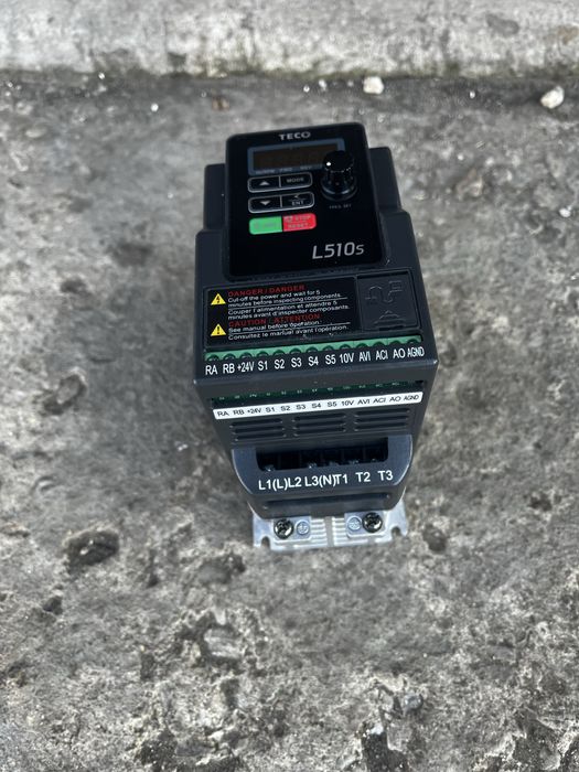 Invertor 220v/380v 0,75kw
