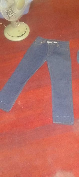 Levis 501 Продаются джинсы.