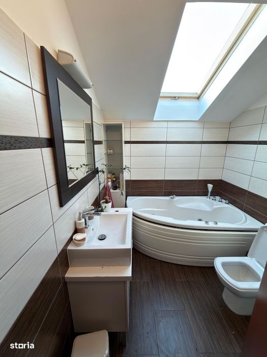 Apartament 3 camere decomandate, dispus pe două nivele
