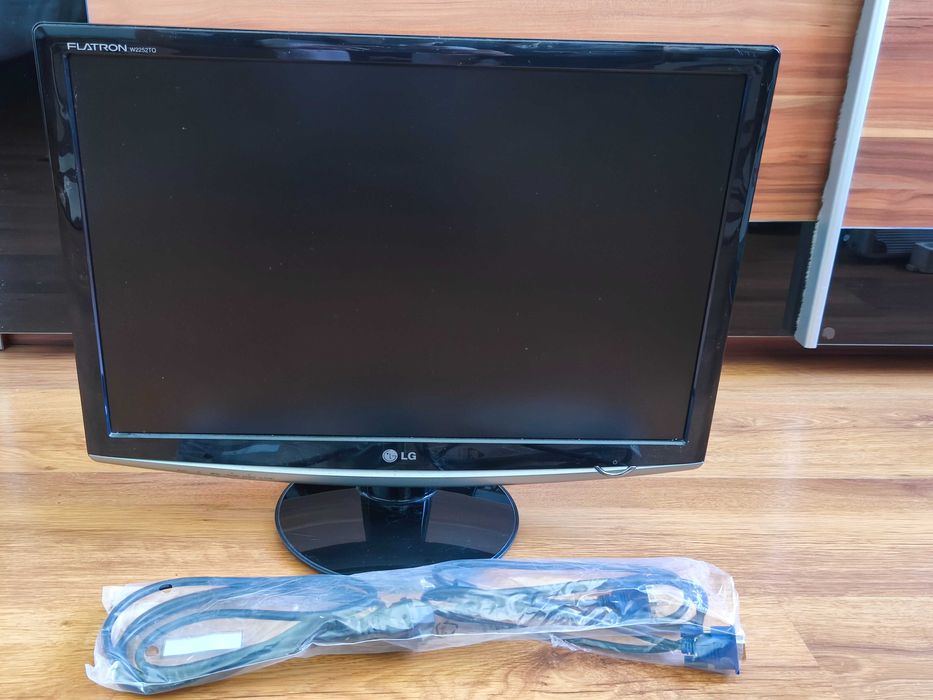Монитор LG W2252TQ