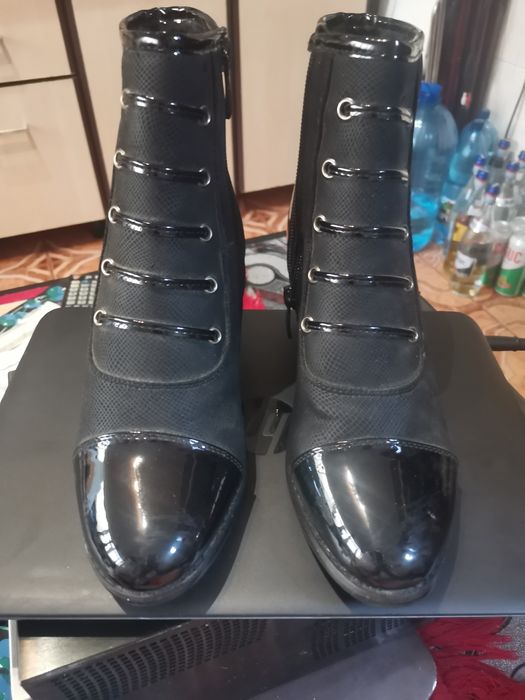 Cizmulite de iarna imblanite