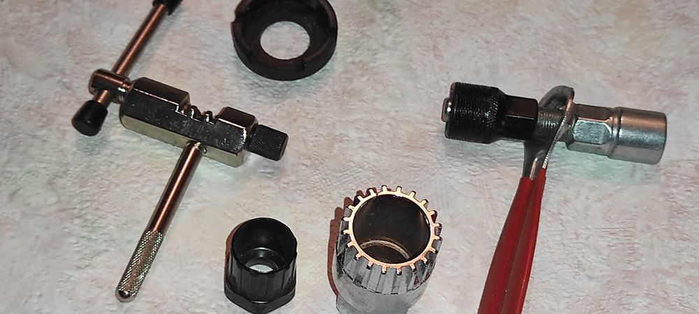 vand - chei scule pt. service bicicleta noi nefolosite :