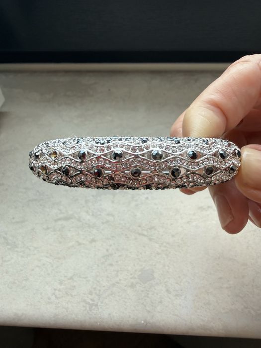 бижутерия с луксозно излъчване  в стил  Swarovski