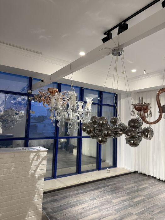 Продаются люстры и светильники