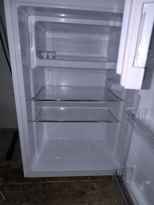 Холодильник сотилади