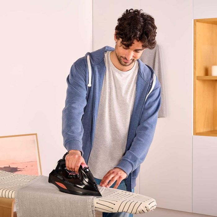 Парна ютия BLACK+DECKER BXIR3000E, 3000W, Керамична повърхност