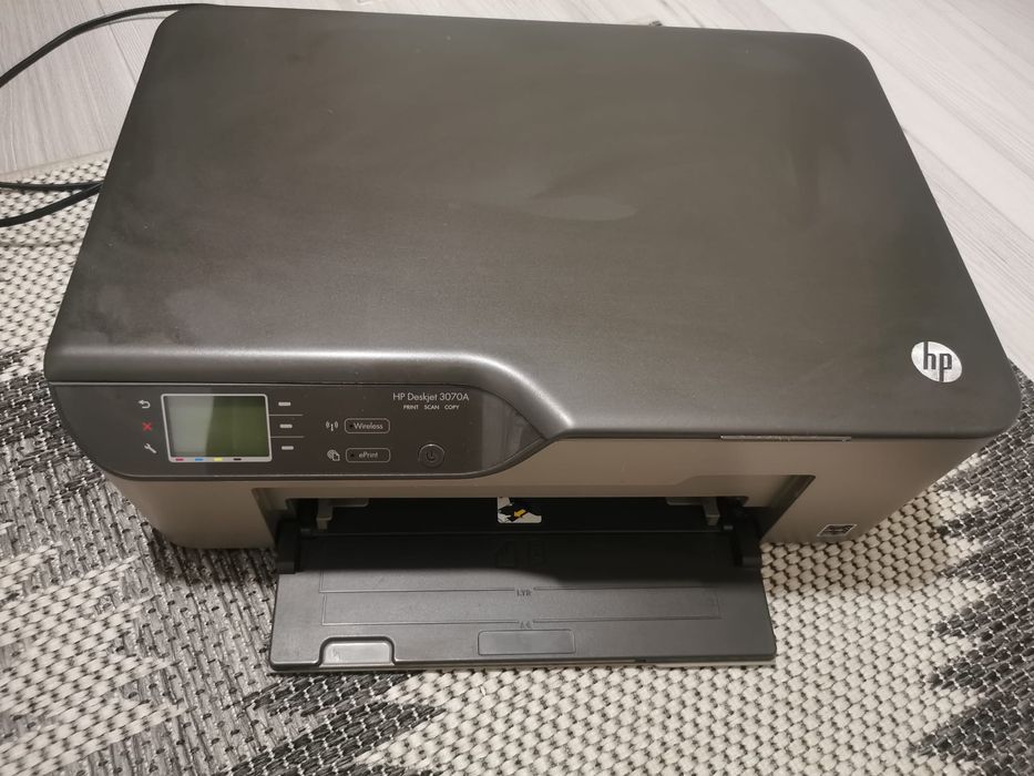 Vând imprimanta HP Deskjet 3070A