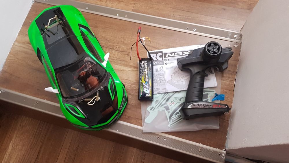 Autmodel 1/10 Tamya drift 4x4 WD cu lumini  fata-spate pret 800 ron n