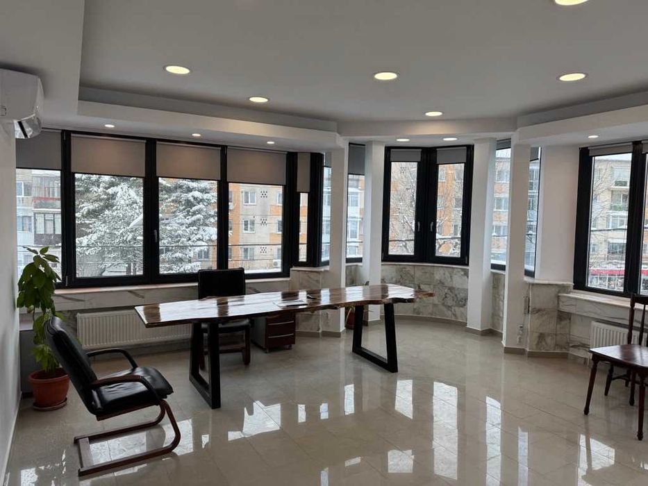 Spațiu Comercial - Birou - 40 mp în Zonă Intens Circulată –Targoviste