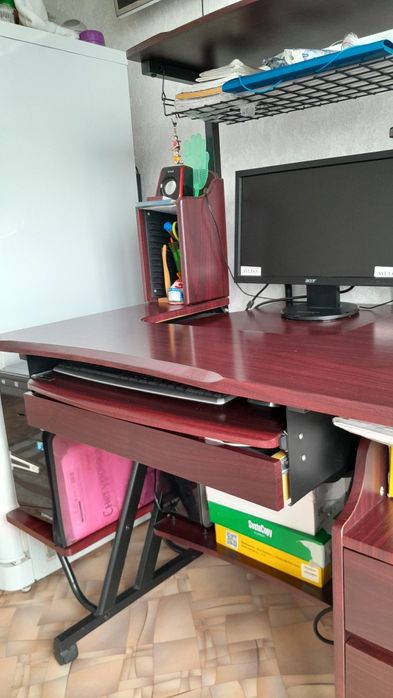 Продам компьютерный стол