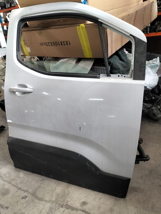 Предна дясна врата Peugeot Rifter / Пежо Рифтър 2024г.