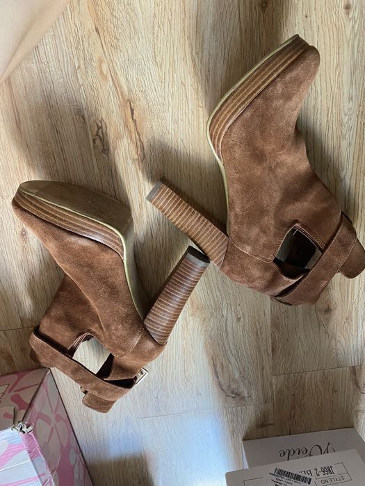 Дамски боти на ток