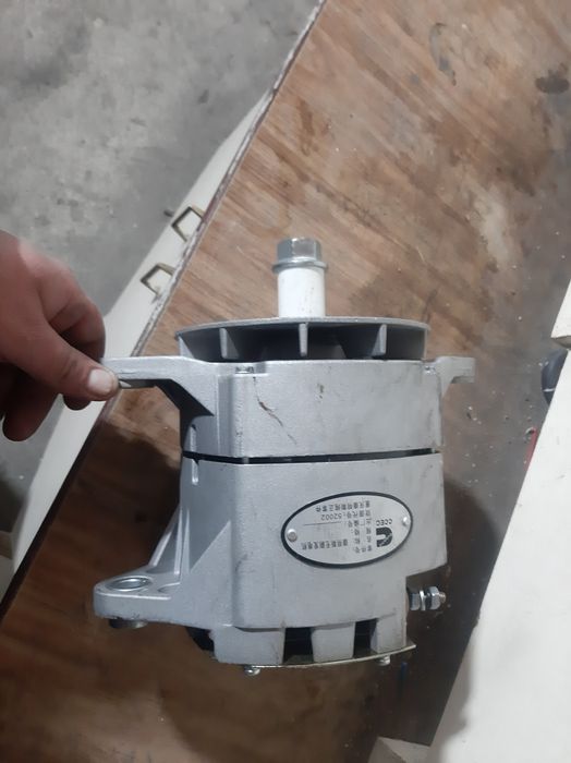 Генератор на бульдозер новый