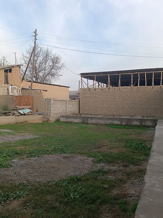 Zangiota tumani keng kichik mahallasi da hovli sotiladi qulay lakatsa