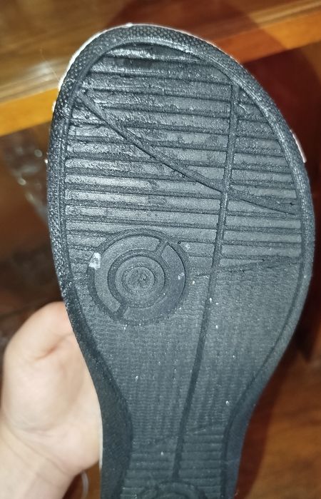 Бели чехли 40 номер