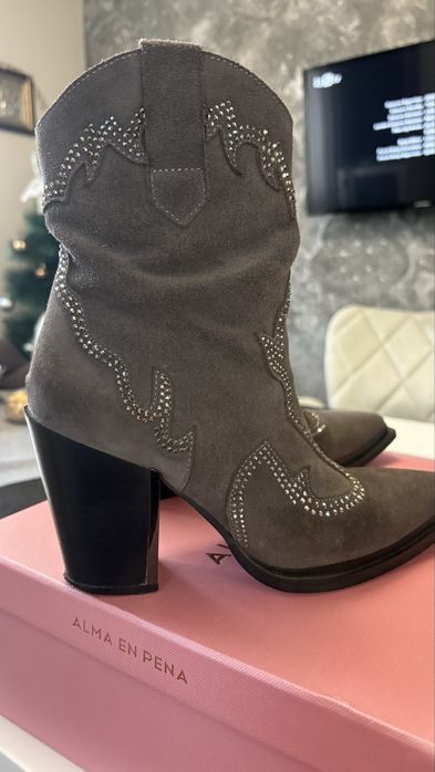 Продавам боти от естествен велур