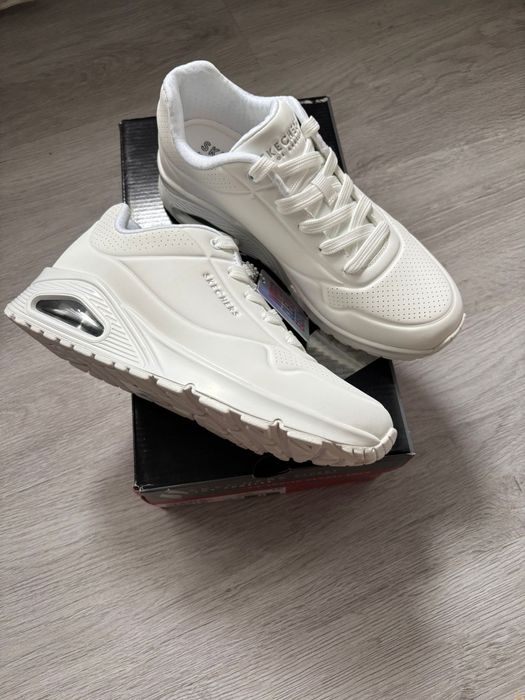 Adidași skechers noi