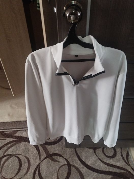 Продам белую кофту Рр-52.