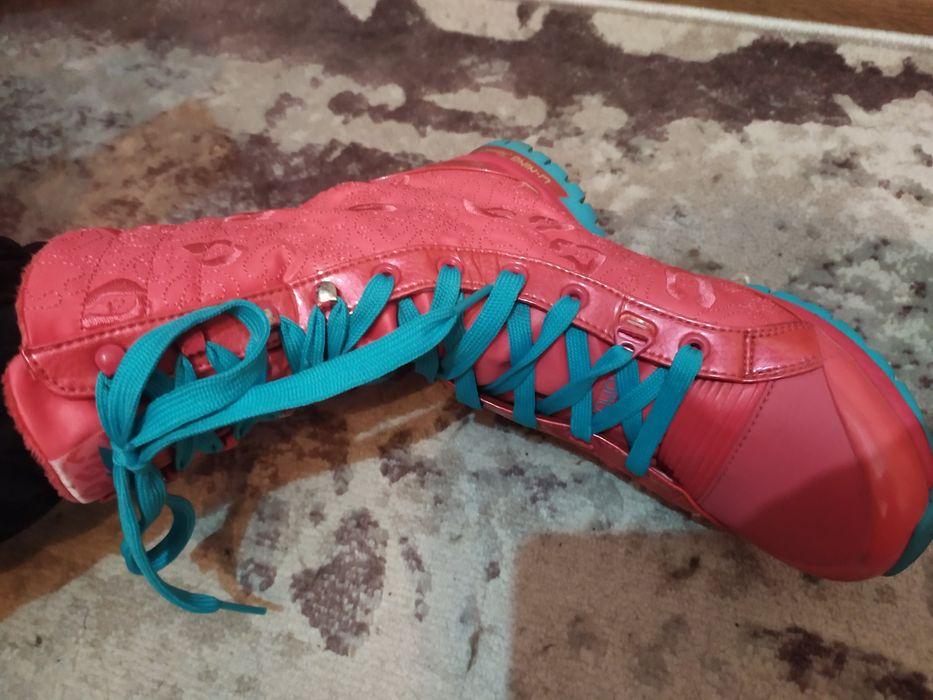 Продам кроссовки фирмы Li-Ning