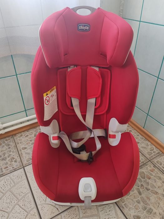 Vand scaun Chicco Seat Up, in stare foarte buna. Husele au fost spalat