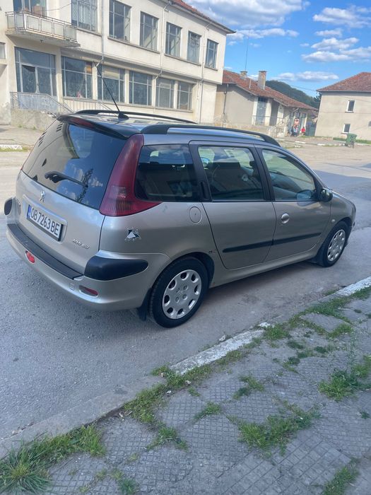 Продавам Пежо 206