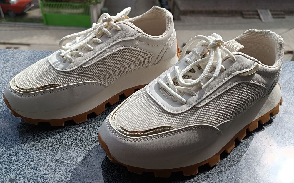 Дамски бежови обувки Sinsay