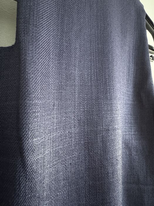 Тъмносиня рокля - носена само по официални поводи