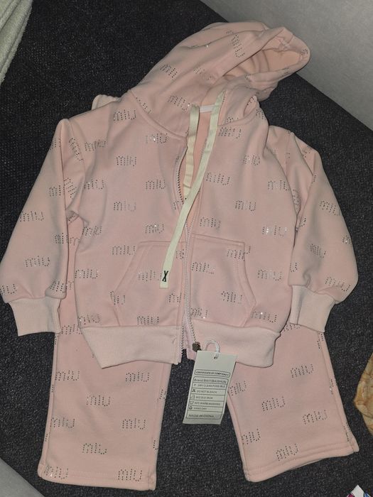 Продам костюм детский новый