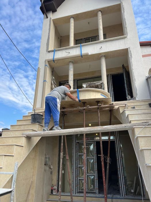 Glafuri, blaturi, trepte, pardoseli din marmură și granit la comanda