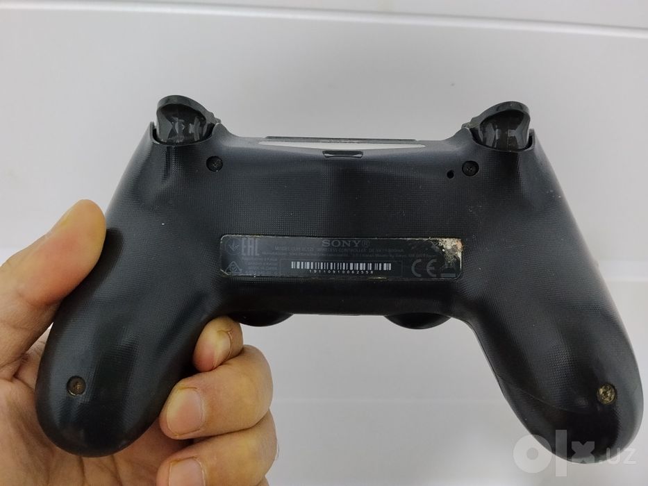 Продам оригинальный геймпад Sony DualShock 4 V2 (CUH-ZCT2E), 2 ревизия