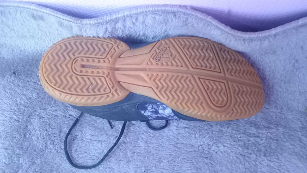 Vand adidași de la adiddas originali