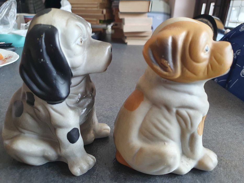 Doi caini catei din ceramica, 13 cm inaltime